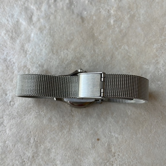 Armitron lady battery water resistant 100ft stainless steel - Picture 5 of 6